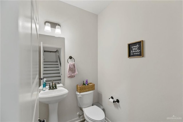 bathroom featuring toilet and sink