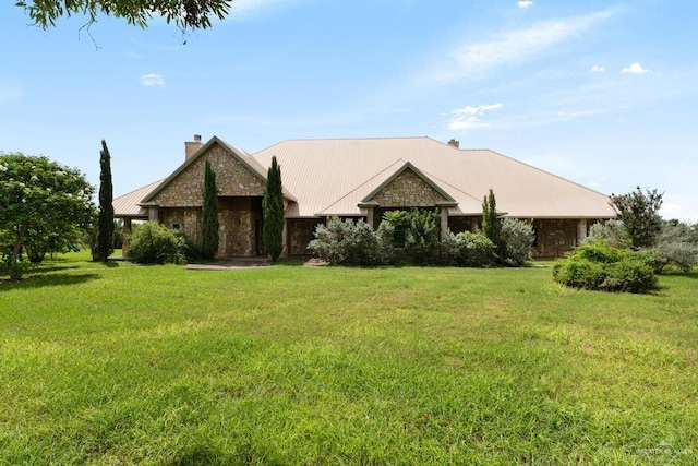 view of front of property with a front lawn