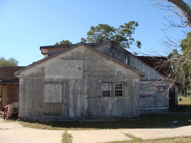 view of outdoor structure