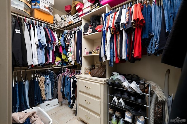 walk in closet featuring light tile patterned floors