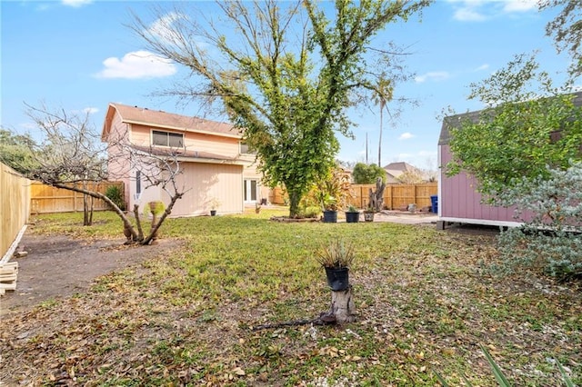 view of yard with a storage unit