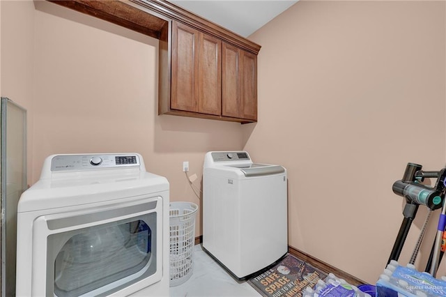 2000 Shelby St, Mission, TX 78572 - laundry area with independent washer and dryer and cabinet space