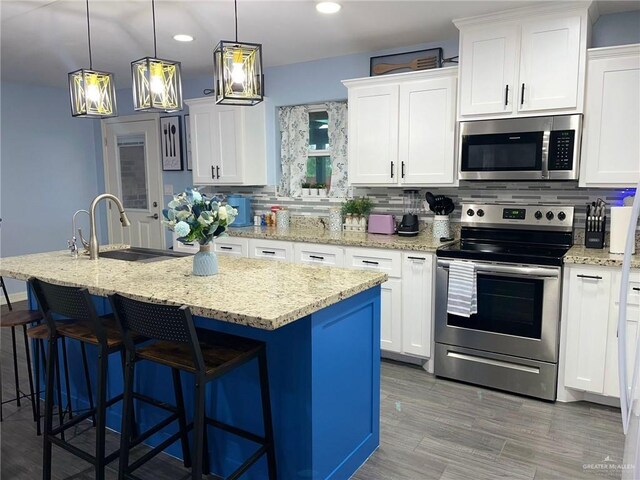 442 La Villita Dr, Donna, TX 78537 - kitchen featuring backsplash, appliances with stainless steel finishes, a sink, and white cabinetry