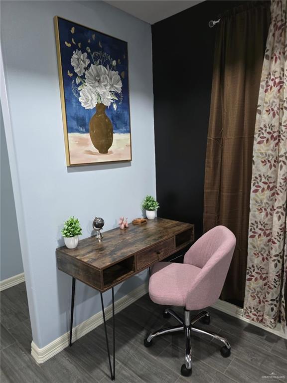 442 La Villita Dr, Donna, TX 78537 - home office featuring wood finished floors and baseboards