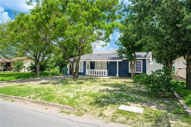 218 W Eller Ave, Pharr, TX 78577 - single story home featuring a porch and a front lawn