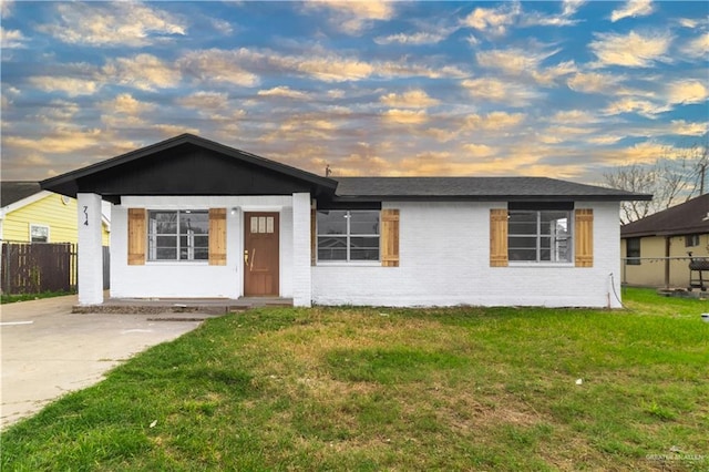 view of front of property with a yard