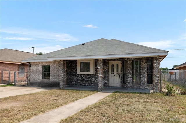 view of front of house featuring a porch and a front yard