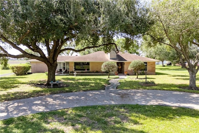 5129 N Mile 5 1/2 Rd W, Weslaco, TX 78599 - ranch-style home featuring a front yard