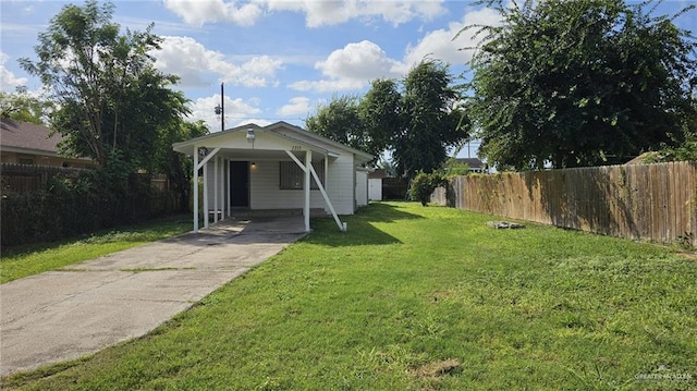 view of yard featuring a carport