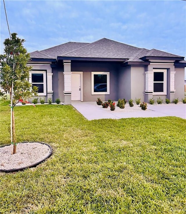 prairie-style home featuring a front lawn