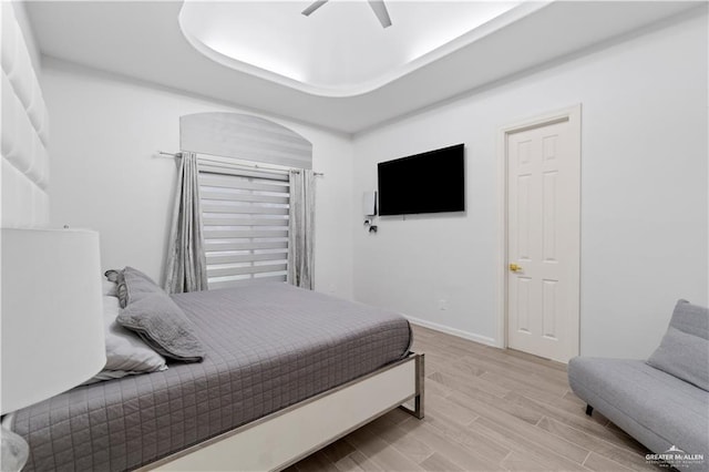 bedroom featuring light hardwood / wood-style floors and ceiling fan