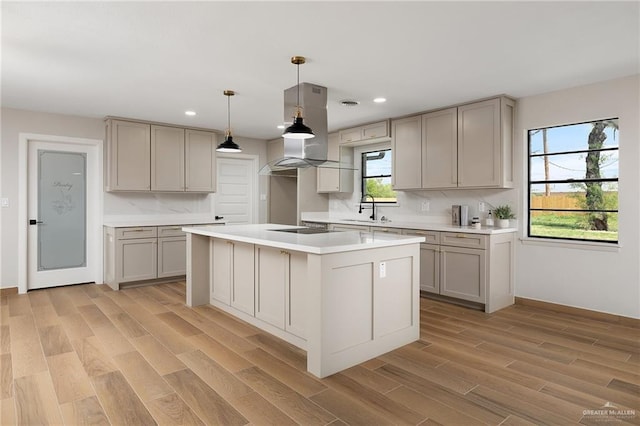147 W Austin Blvd, Edinburg, TX 78539 - kitchen featuring light wood-style flooring, a sink, recessed lighting, and gray cabinets