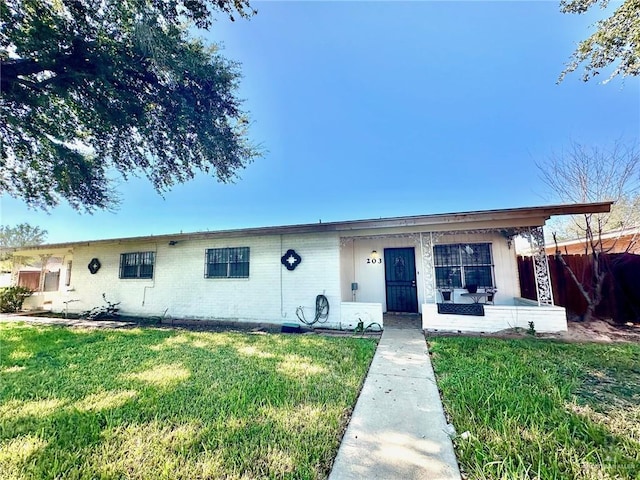 single story home with a front yard