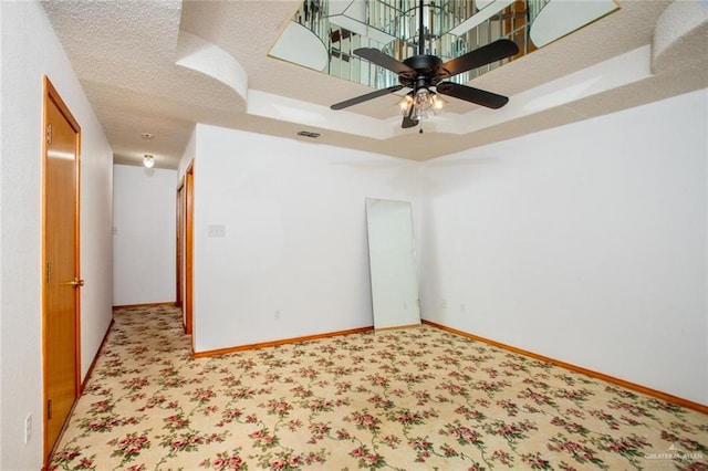 empty room with ceiling fan