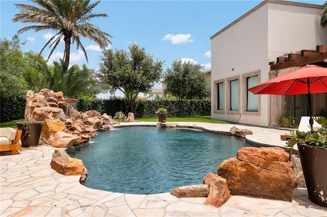 view of swimming pool featuring pool water feature