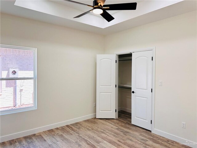 2201 Blue Sky Dr, Weslaco, TX 78599 - unfurnished bedroom featuring light wood-type flooring, baseboards, a closet, and a ceiling fan