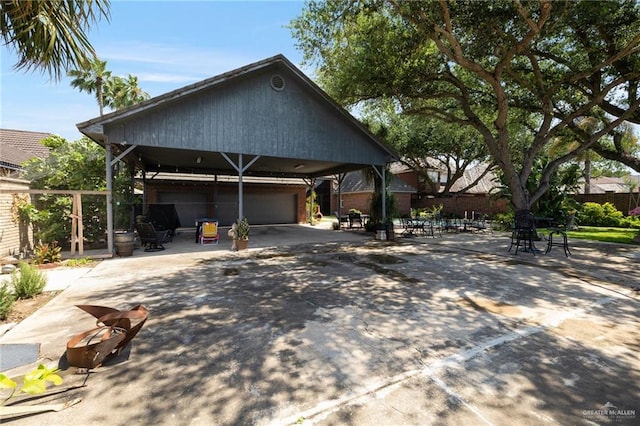 408 E Newport Ln, Mcallen, TX 78501 - view of side of property featuring a garage