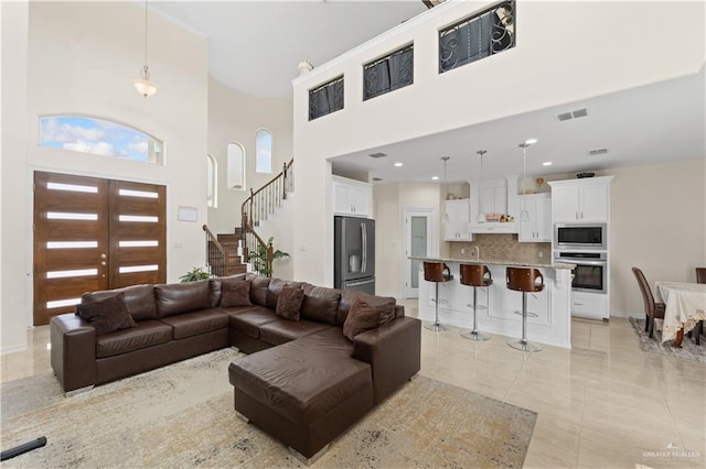 living room featuring sink and a high ceiling