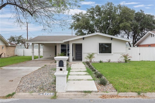 view of front facade featuring a carport and a front lawn