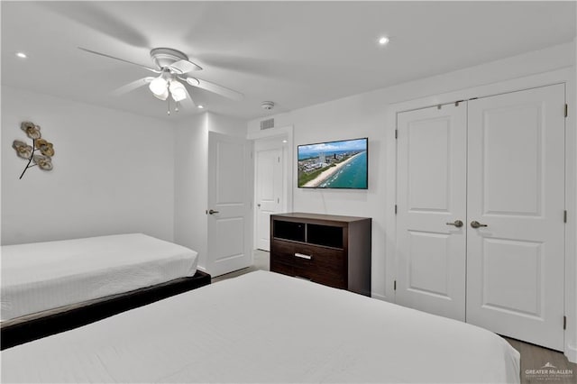 bedroom with visible vents, recessed lighting, a ceiling fan, wood finished floors, and a closet
