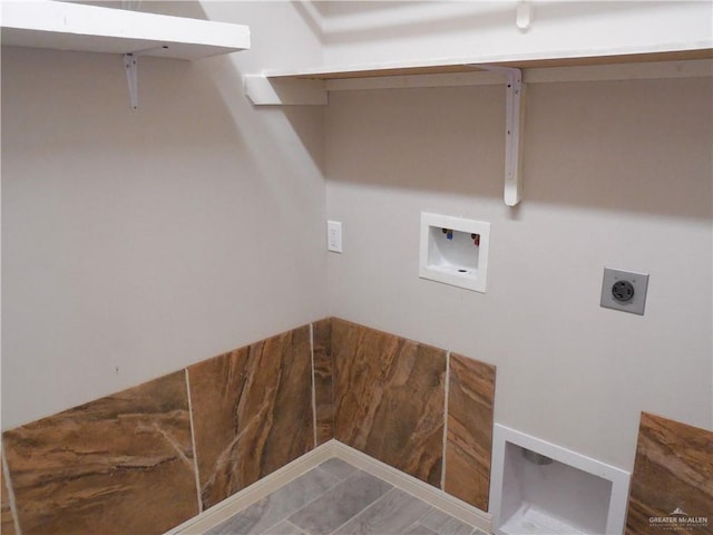 502 Castillos Y Diamantes St, Mission, TX 78572 - laundry room featuring hookup for an electric dryer and washer hookup