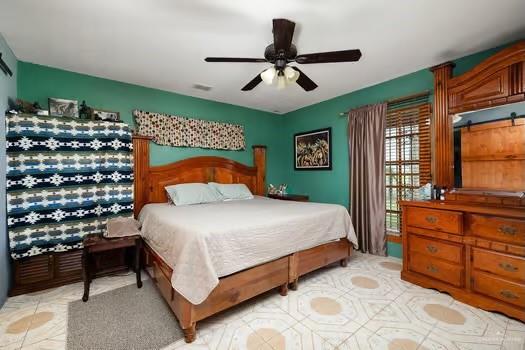 bedroom featuring ceiling fan