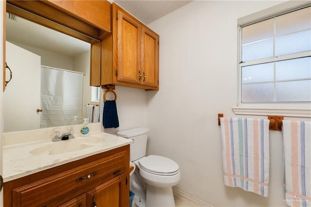 bathroom featuring vanity, a shower with shower curtain, baseboards, a textured ceiling, and toilet