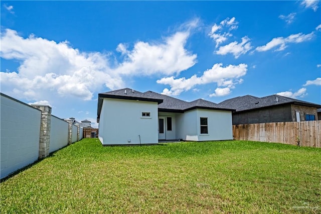 back of house featuring a yard