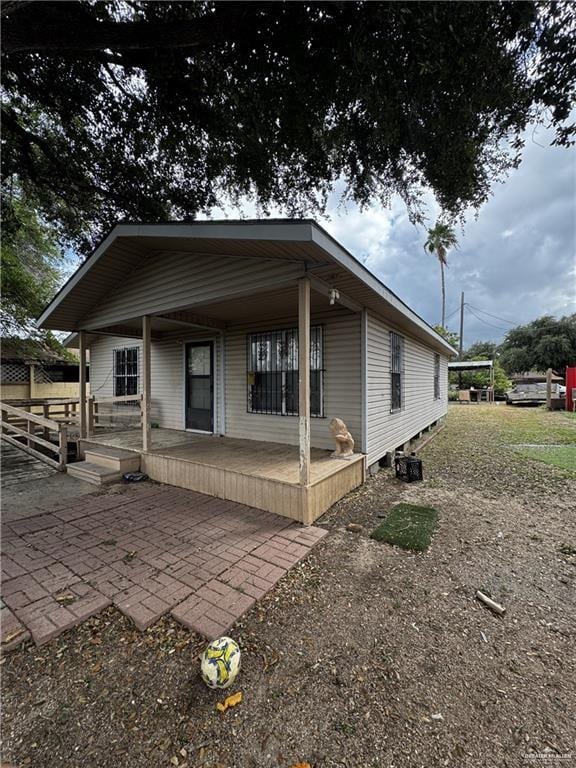 view of front of house featuring a porch