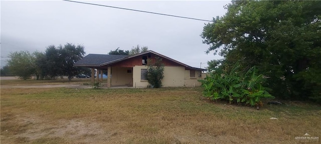 view of front of house with a front yard