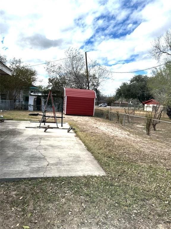 view of yard featuring a patio area