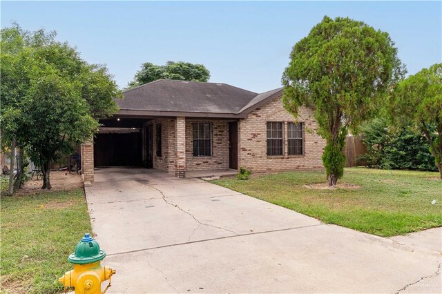 ranch-style house featuring a front lawn and a carport