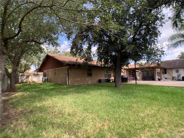 1802 N 17th St, Harlingen, TX 78550 - view of yard