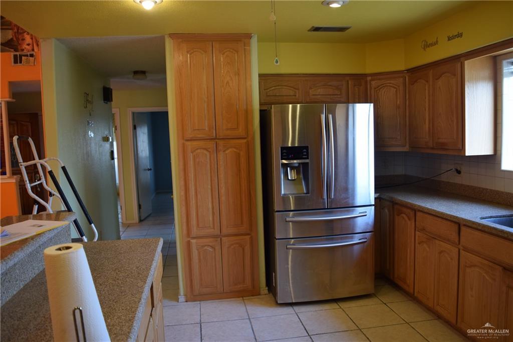 912 Citrus Dr, Alamo, TX 78516 - photo 2