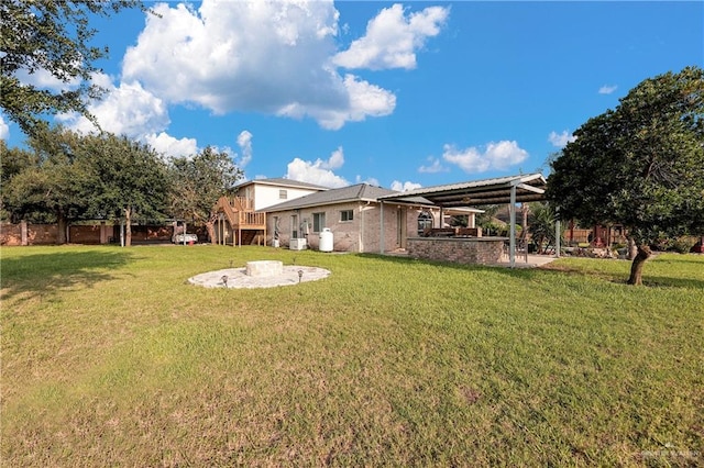 view of yard featuring a patio