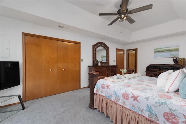 130 E Gardenia St, South Padre Island, TX 78597 - bedroom featuring a closet, light carpet, a raised ceiling, visible vents, and ceiling fan