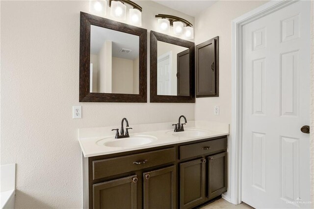 125 Katie Ct, Boerne, TX 78006 - full bath with double vanity