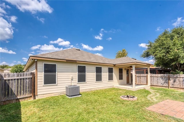 125 Katie Ct, Boerne, TX 78006 - back of property with a fenced backyard, a patio area, and ceiling fan