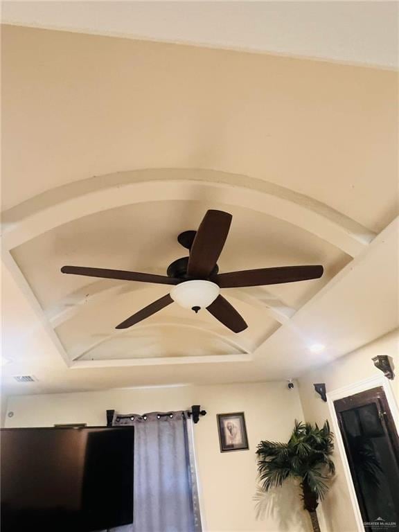 room details with ceiling fan