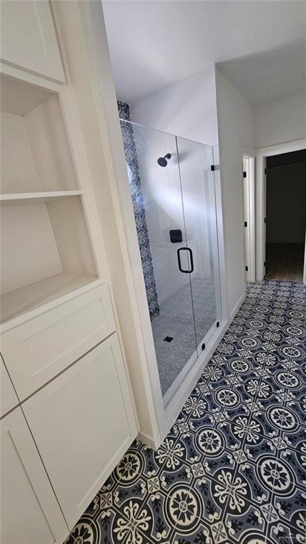 2721 Chesterfield Ave, Edinburg, TX 78539 - full bath featuring a stall shower and tile patterned flooring