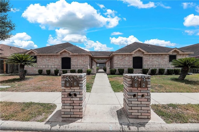 view of front of property with a front yard