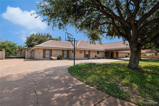 single story home with fence, a front lawn, a tile roof, stucco siding, and driveway