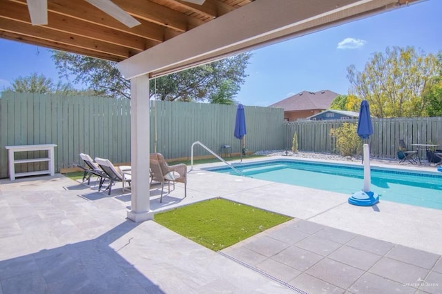 2915 N Franklin Rd, Edinburg, TX 78541 - view of pool featuring a fenced backyard and a patio area