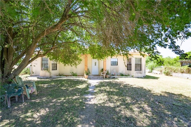 view of front of house featuring a front yard