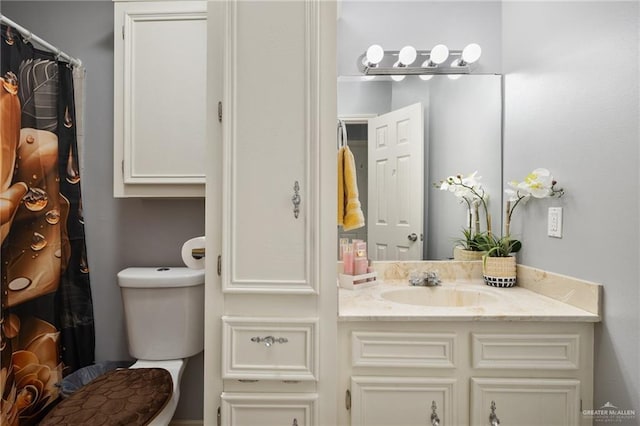 full bath with a shower with shower curtain, toilet, and vanity