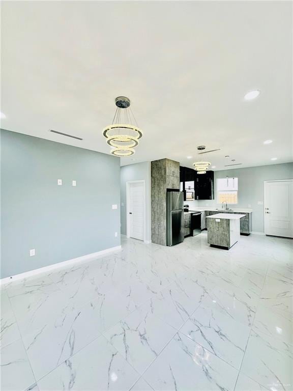 kitchen featuring pendant lighting, a breakfast bar area, stainless steel appliances, and a center island