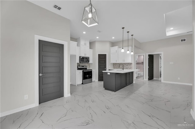 kitchen featuring white cabinets, hanging light fixtures, an island with sink, tasteful backsplash, and stainless steel appliances