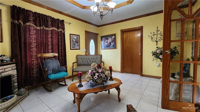 living area featuring a textured ceiling, light tile patterned floors, crown molding, and a chandelier