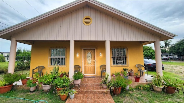 view of front of property featuring a porch