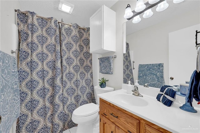 517 Gemini St, Mission, TX 78572 - full bath with toilet, vanity, and curtained shower